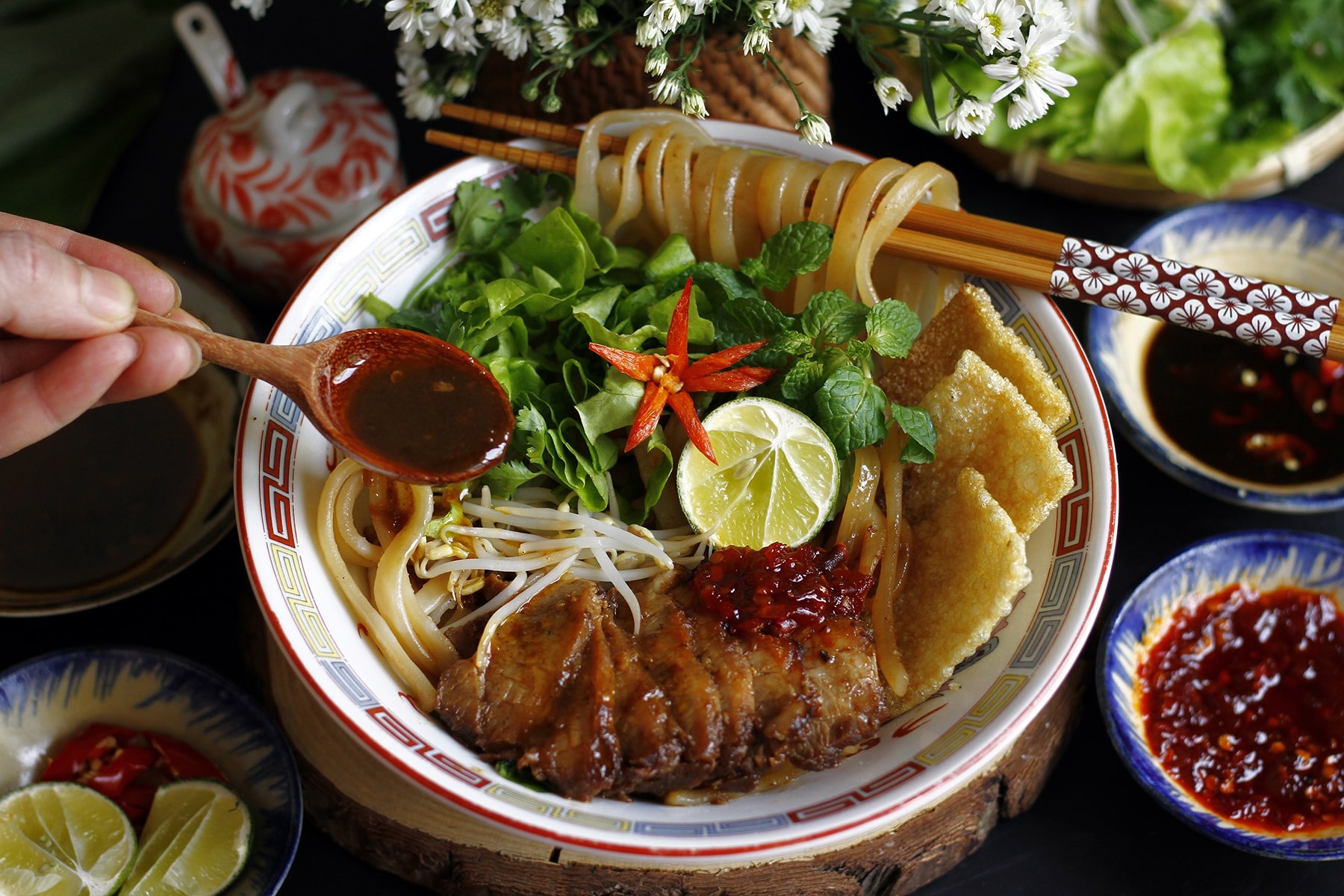 Cao lầu - đặc sản nổi tiếng nên thử khi đến Hội An