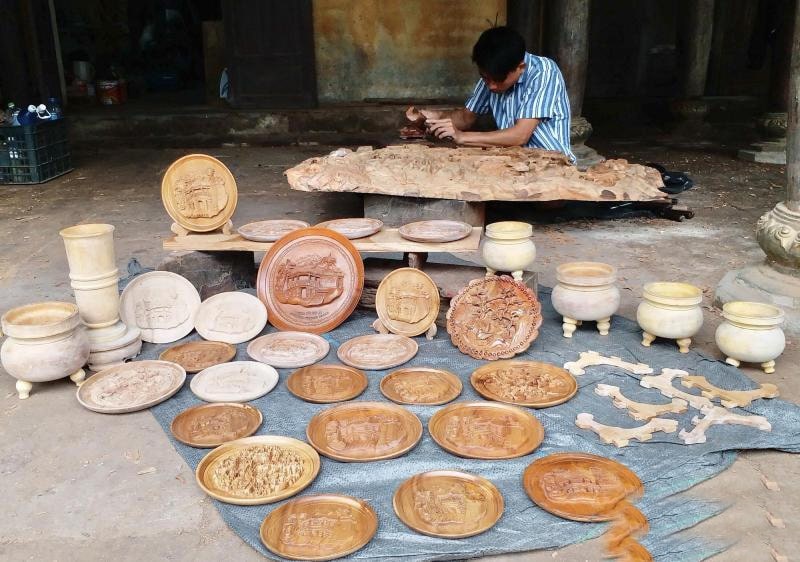 Ghé làng mộc nhớ mua vài món quà làm lưu niệm nhé