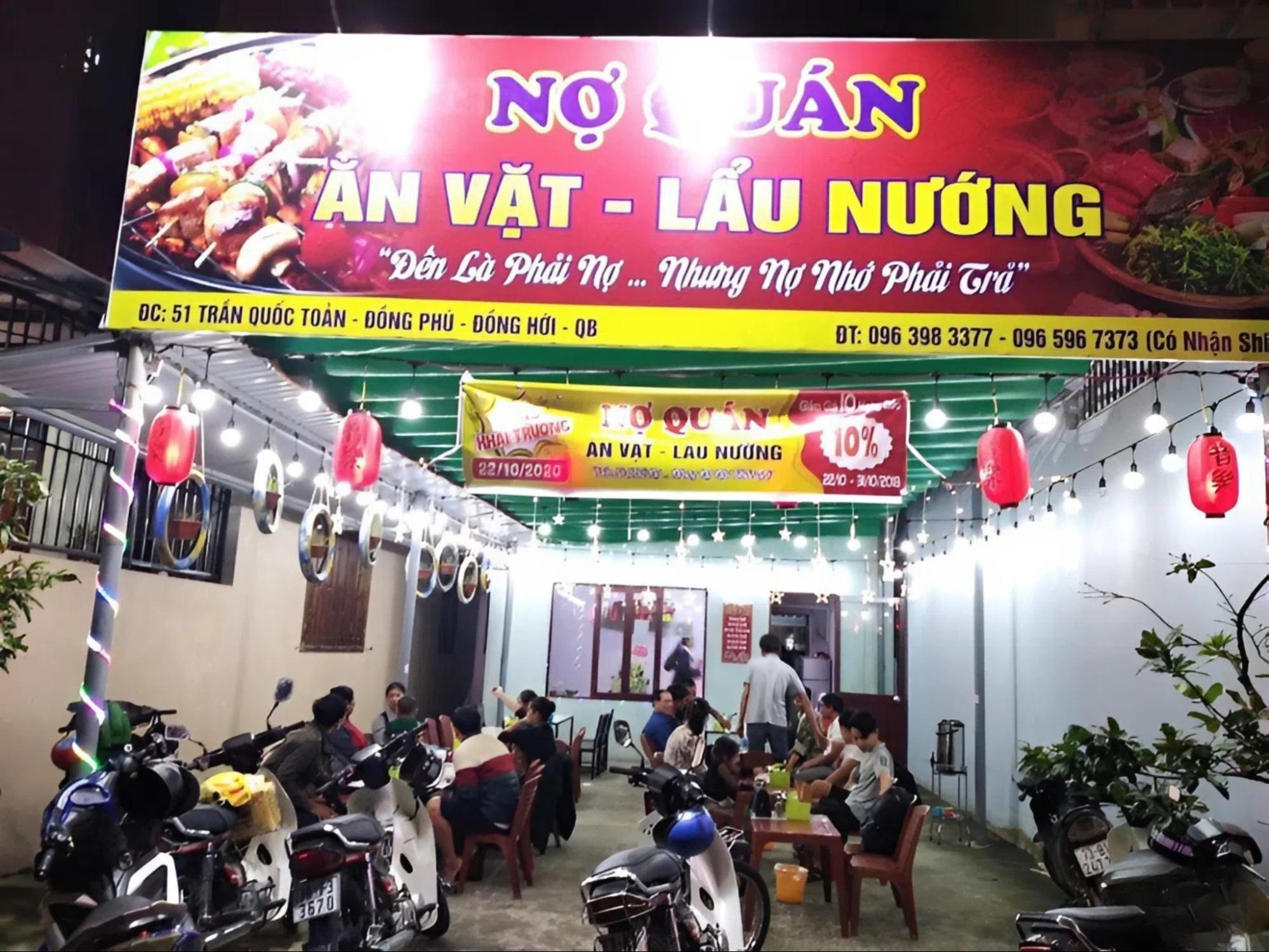 Không gian bình dân thưởng thức lẩu cá khoai tại quán Nợ