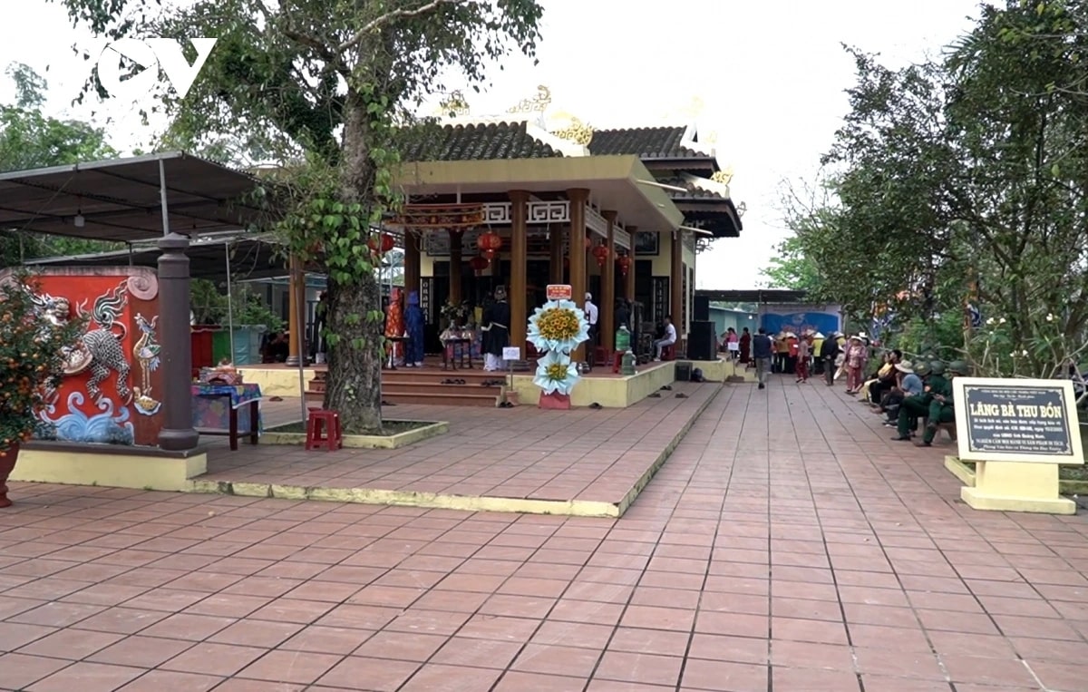 Dâng hương cầu an, gửi gắm ước vọng năm mới an lành