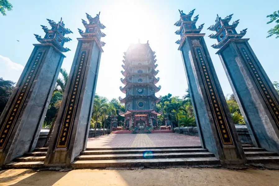 Công trình kiến trúc đặc sắc của chùa Thiên Ấn