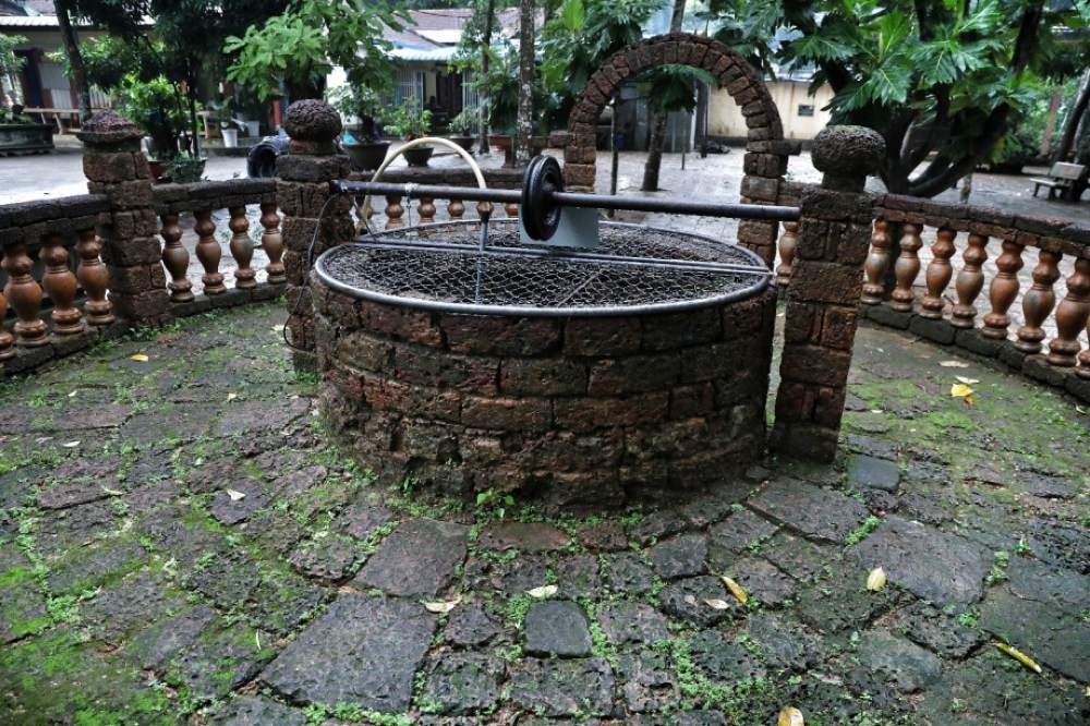Giếng Phật sâu thẳm, huyền bí, nước trong vắt 4 mùa