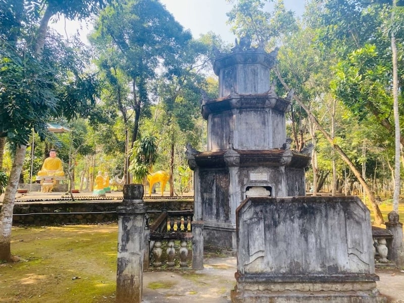 Lưu ý về ứng xử và trang phục khi đến ngọn núi linh thiêng