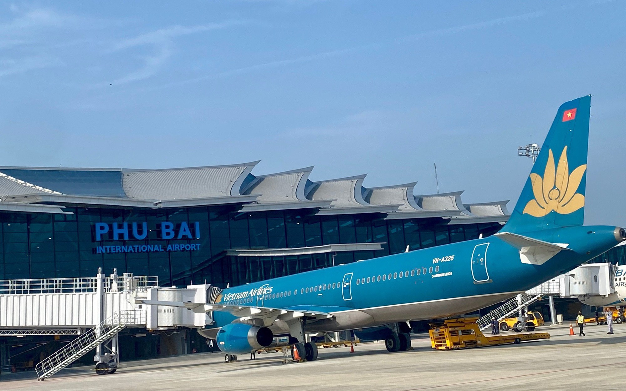 Du khách ở xa có thể đi du lịch phá Tam Giang thuận tiện bằng máy bay