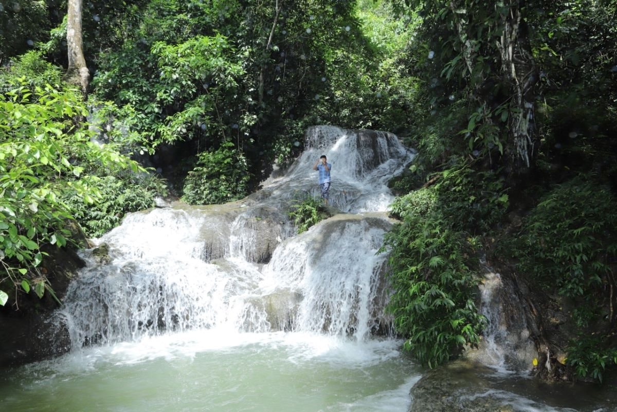 Khám phá vẻ đẹp hoang sơ của thác Muốn Pù Luông