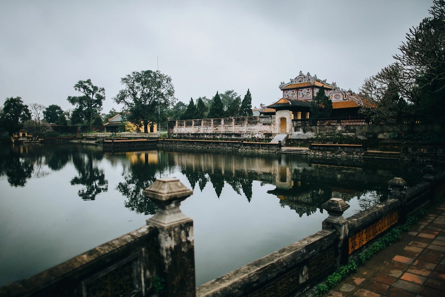 Khung cảnh cổ kính tại làng