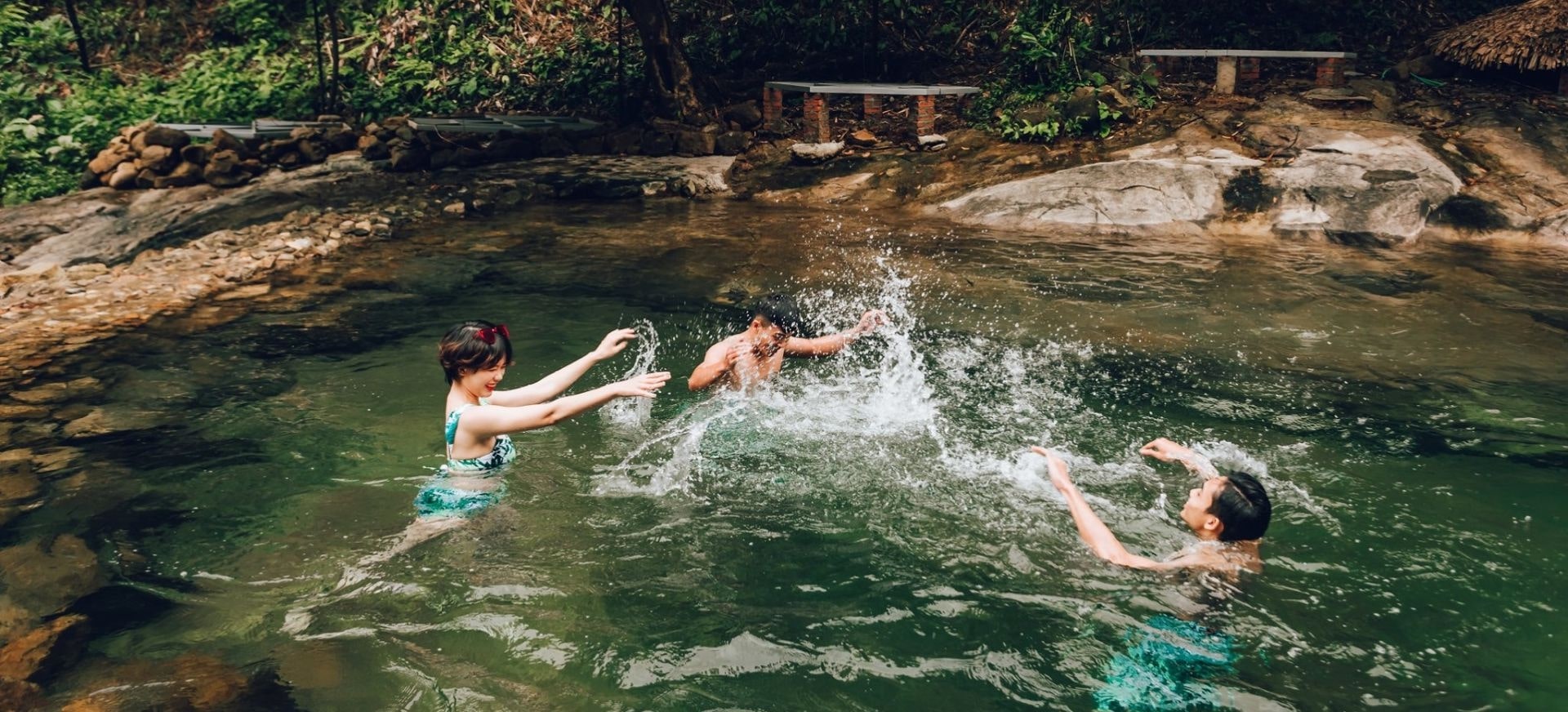 Trốn khỏi mùa hè dưới làn suối mát lạnh