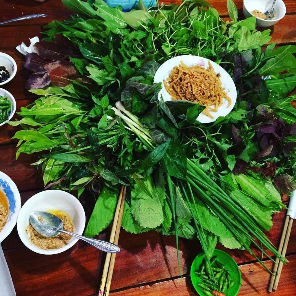 Mẹt rau thanh mát, tươi ngon, hấp dẫn thực khách