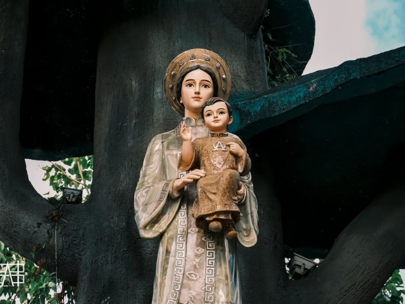 Nguyện cầu bình an, hạnh phúc trọn vẹn bên Đức Mẹ