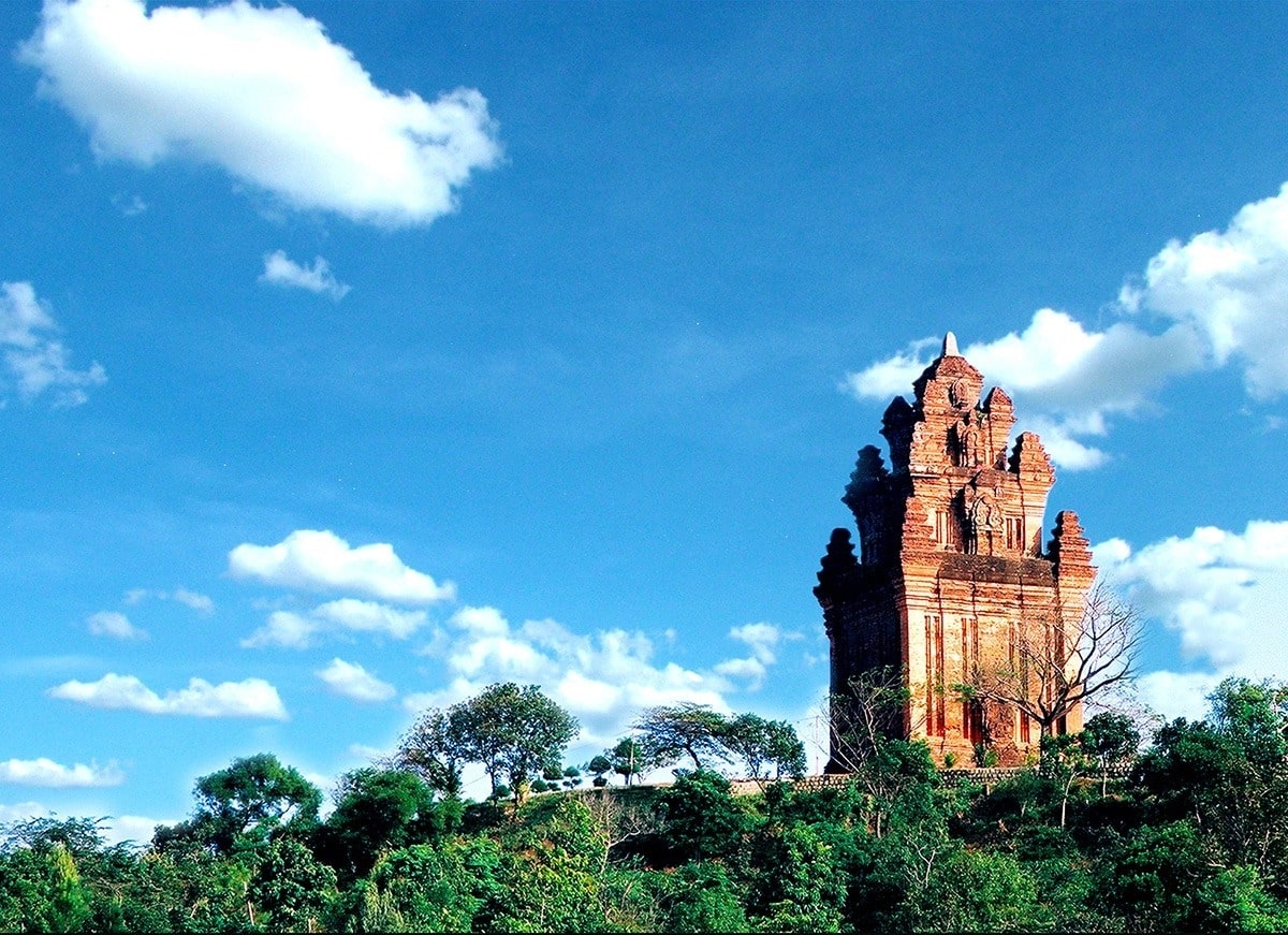 Khung cảnh hữu tình tại Tháp Nhạn
