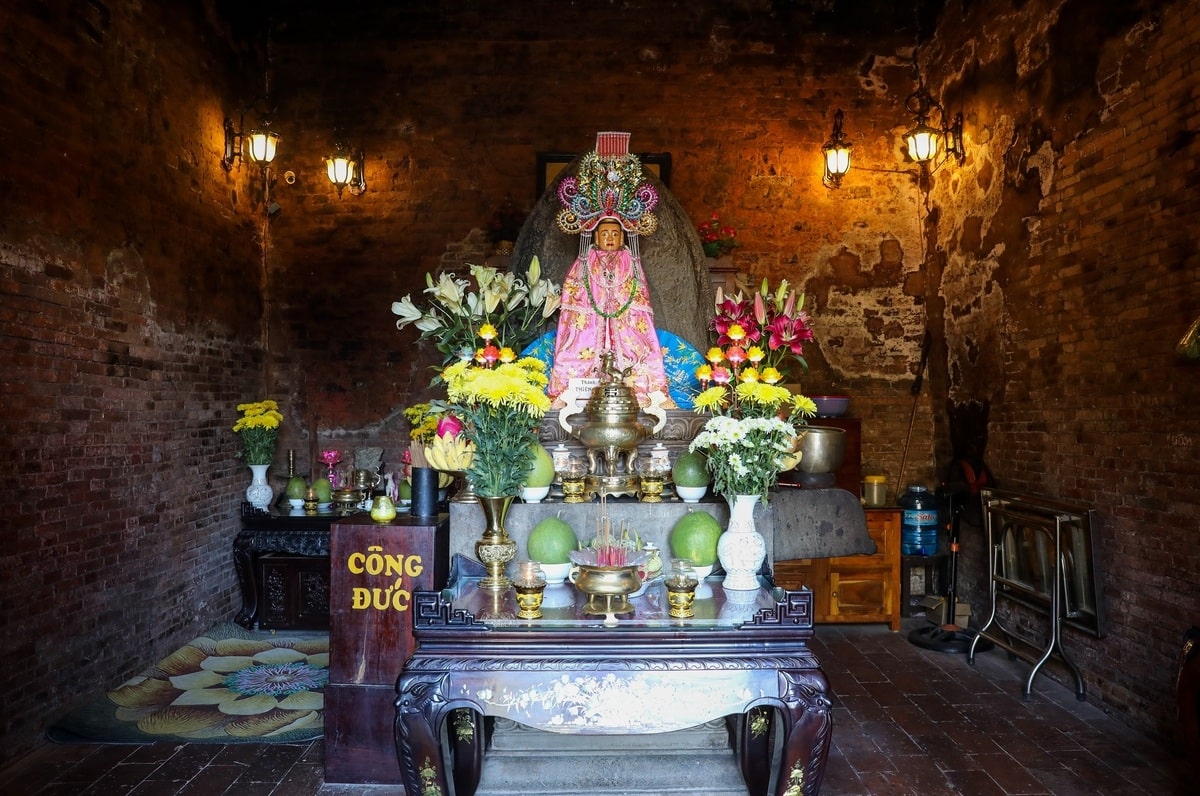 Khu thờ cúng vị nữ thần linh thiêng tại tháp Nhạn Phú Yên