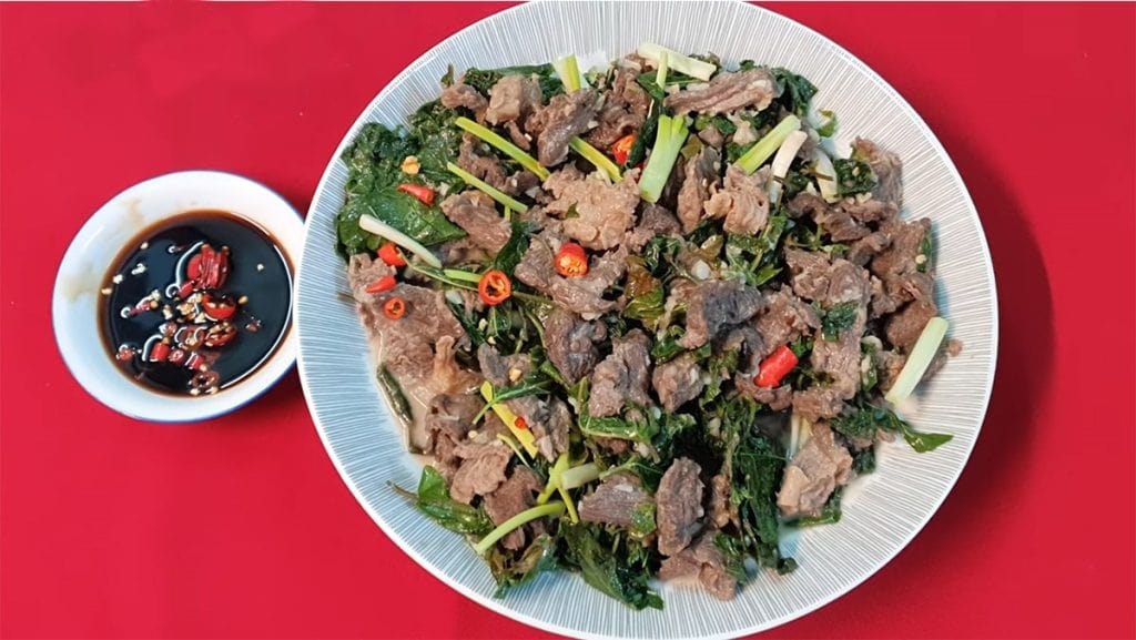 Thịt trâu lá trơng món ăn dân dã mà đầy tinh tế của núi rừng