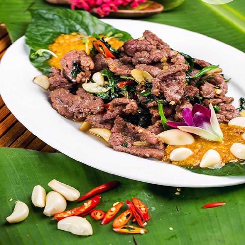 Thịt trâu lá trơng cay nồng, ngon khó cưỡng mỗi lần ăn.
