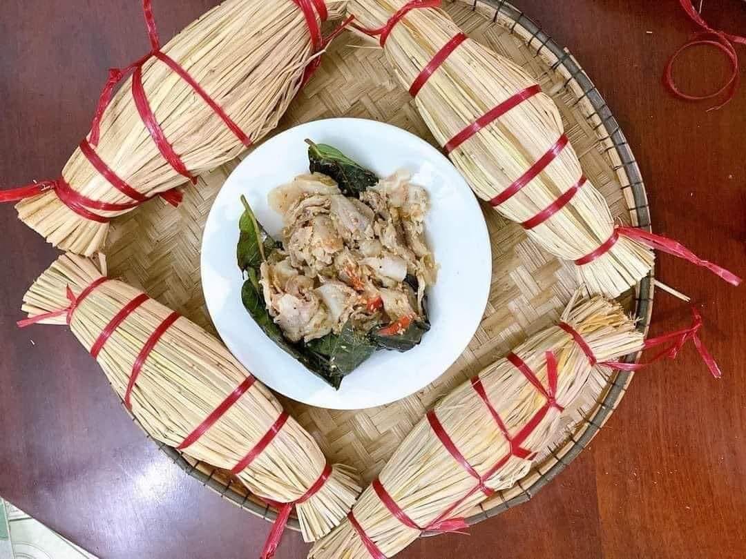 Tré Bà Tám với lớp rơm vàng đặc trưng