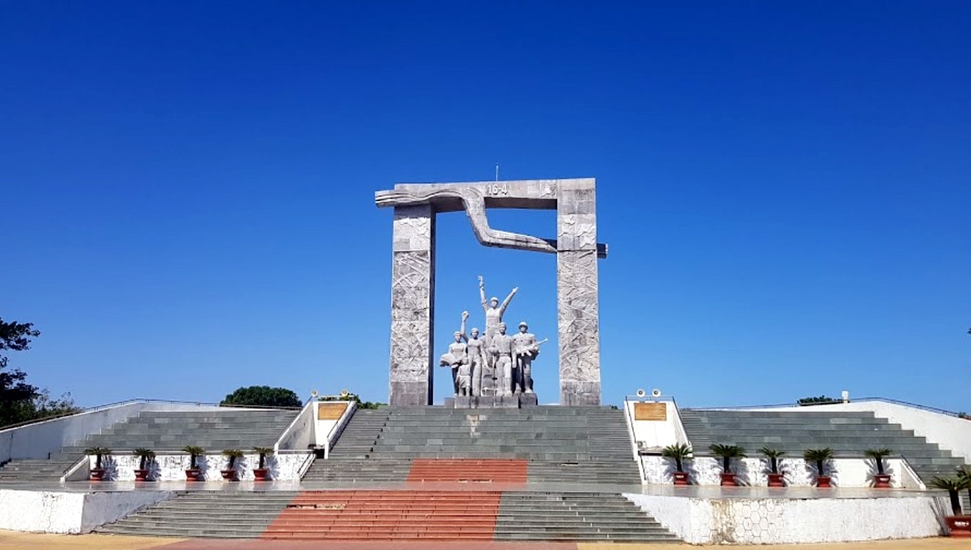 Quần thể kiến trúc và cảnh quan của quảng trường 16/4