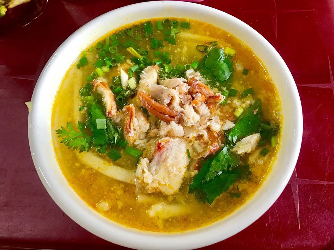 Nước dùng bánh canh cua rời đậm vị quán O Sen