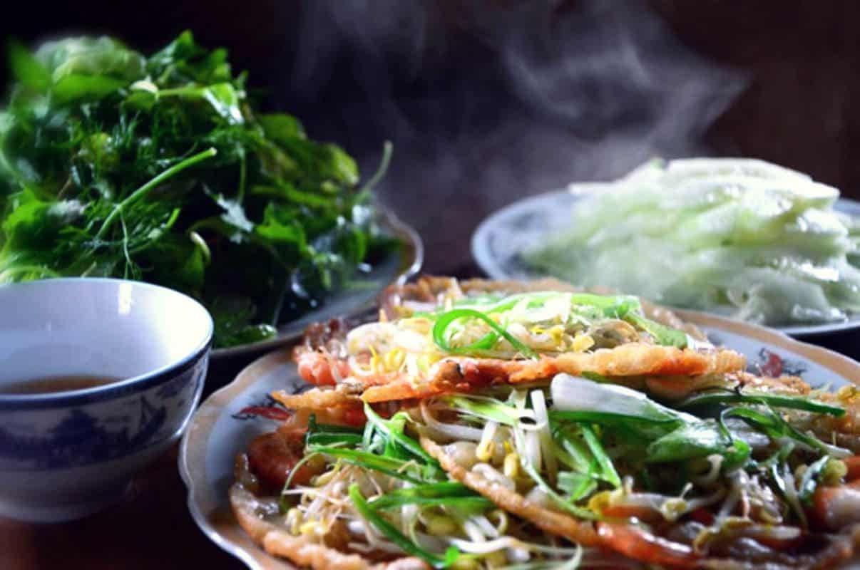 Món bánh xèo tôm nhảy gây thương nhớ bởi sự tươi ngon của tôm nước ngọt