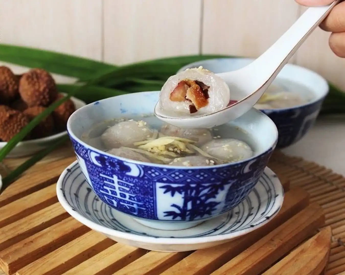 Chén chè bột lọc Huế tại quán chè Hẻm Cung Đình