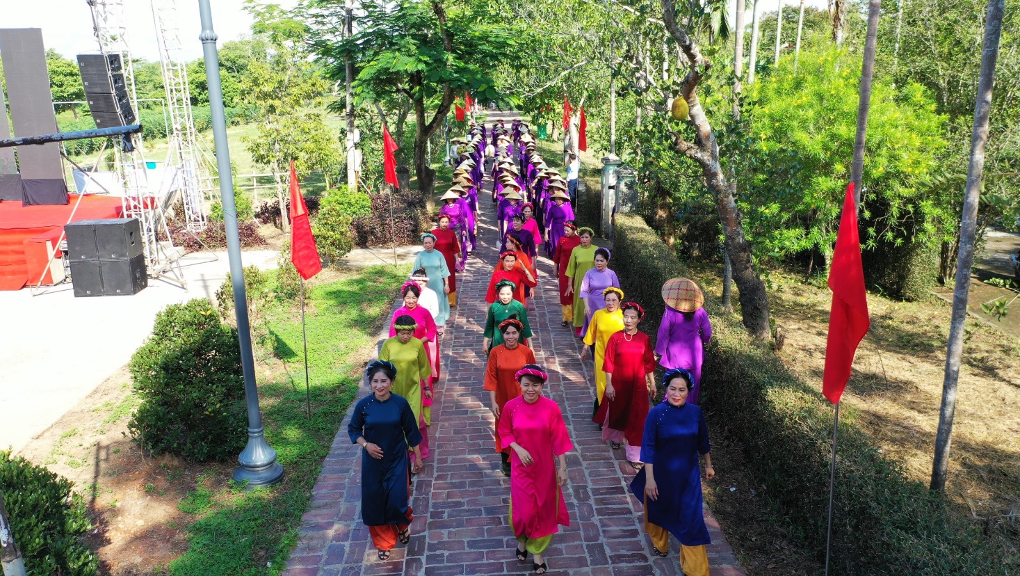 Ngày hội “Hương xưa làng cổ” rộn ràng, sôi động ở Huế