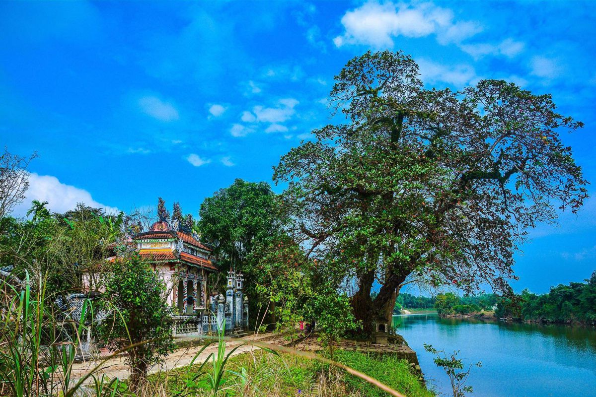 Làng cổ Phước Tích nằm yên bình bên bờ sông Ô Lâu