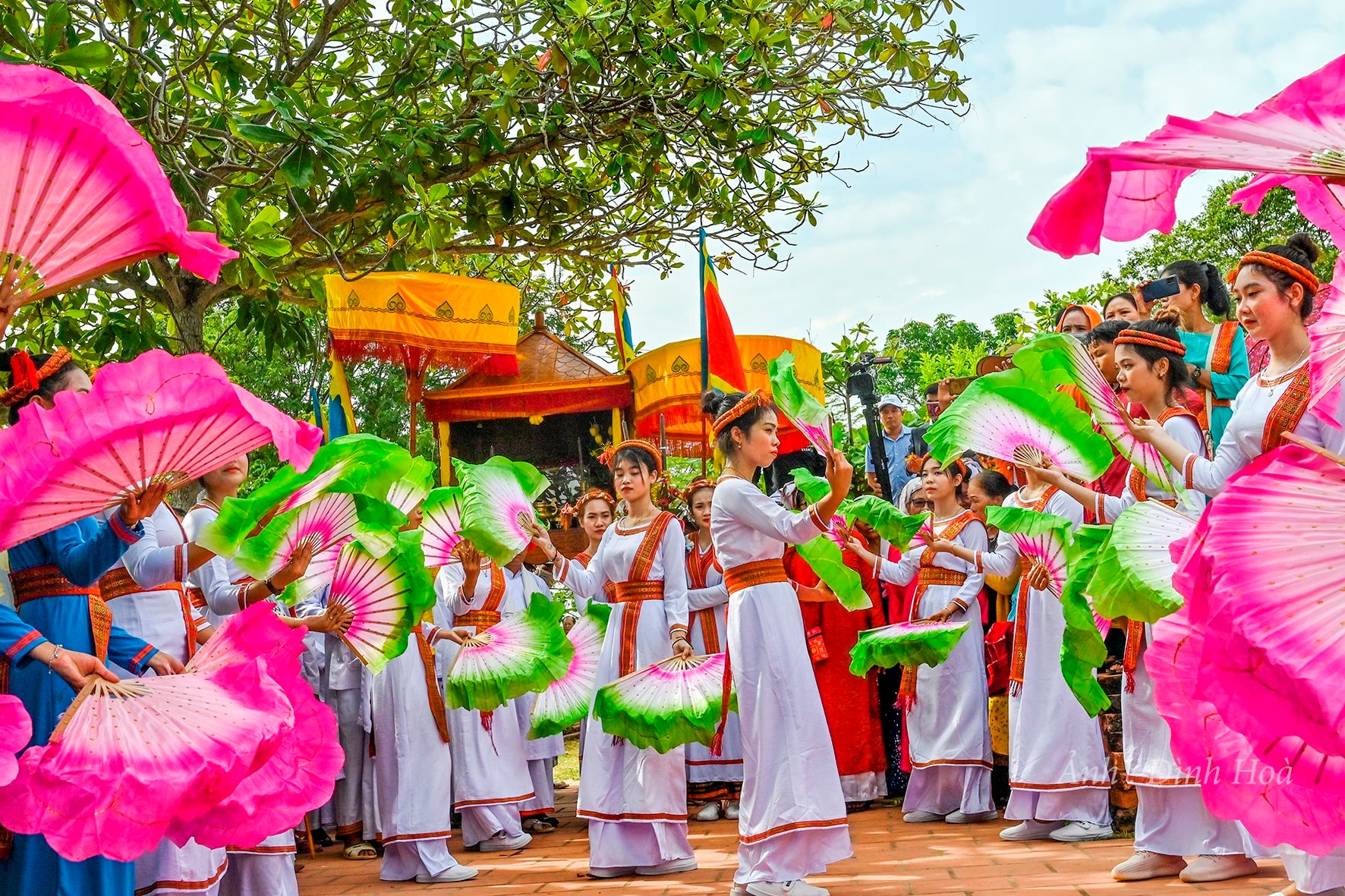 Nét đẹp văn hóa Chăm trong lễ hội Katê