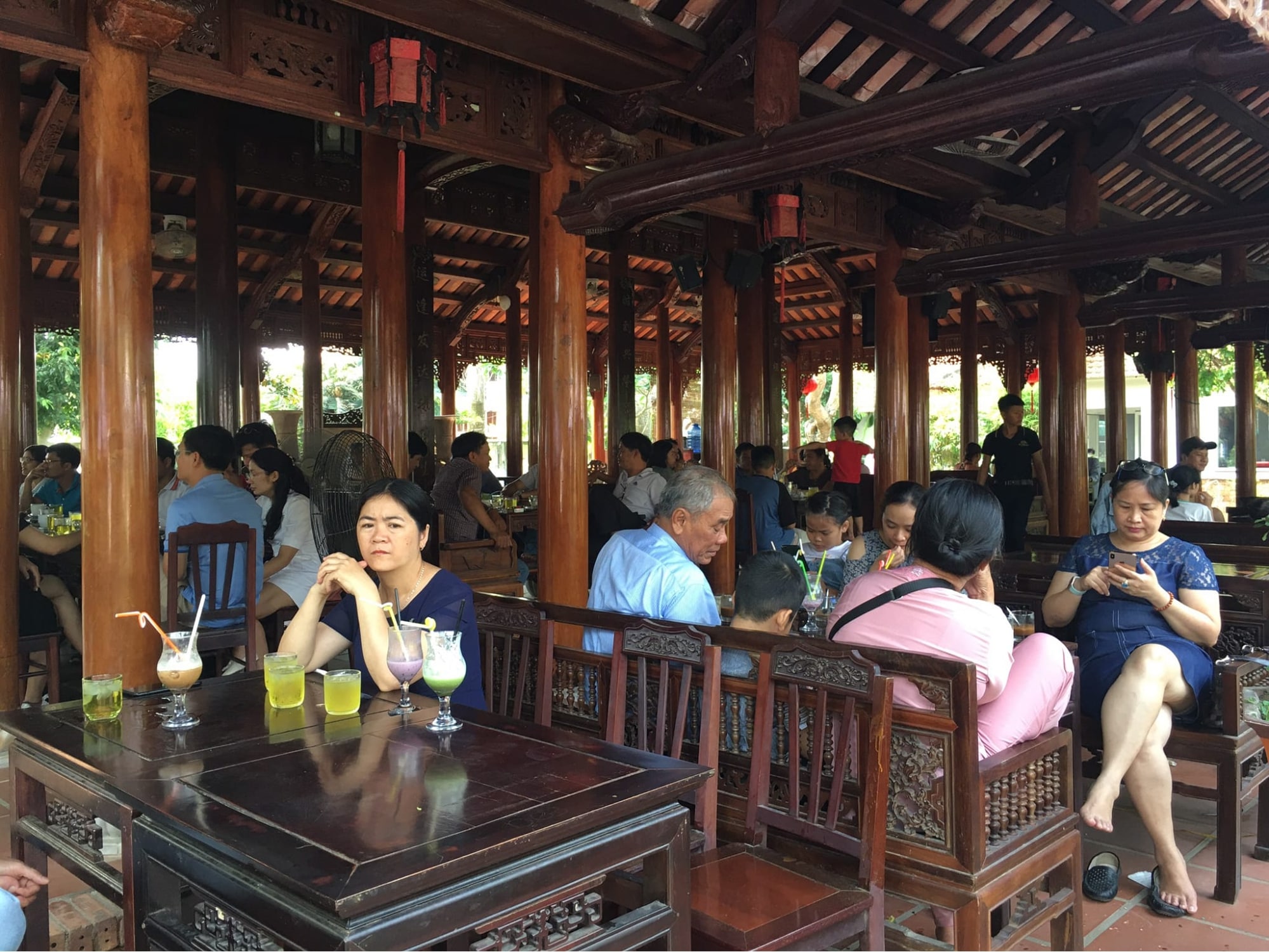 Một buổi chiều cuối tuần ở quán Không Gian Việt