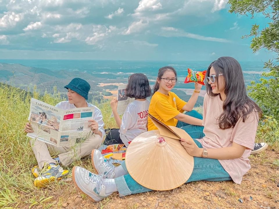Picnic cùng hội bạn trên đỉnh núi Hòn Vượn