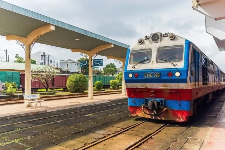 Di chuyển đến ga tàu bằng nhiều hình thức khác nhau