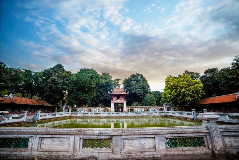 Hướng dẫn ứng xử văn minh, giữ gìn không gian di tích lịch sử.