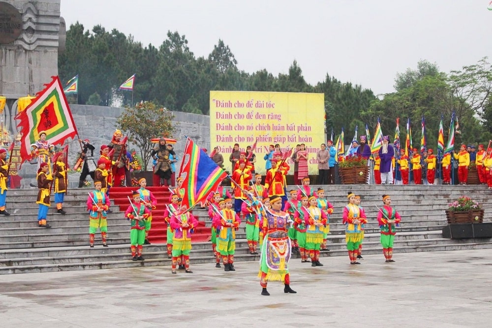 Những điều du khách nên chú ý khi muốn tới tham quan ngọn núi lịch sử