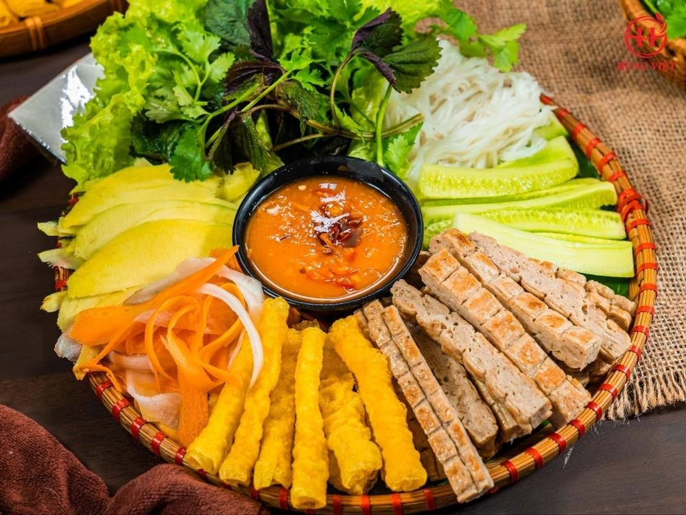 Nem nướng thơm lừng, ai ăn cùng phát mê