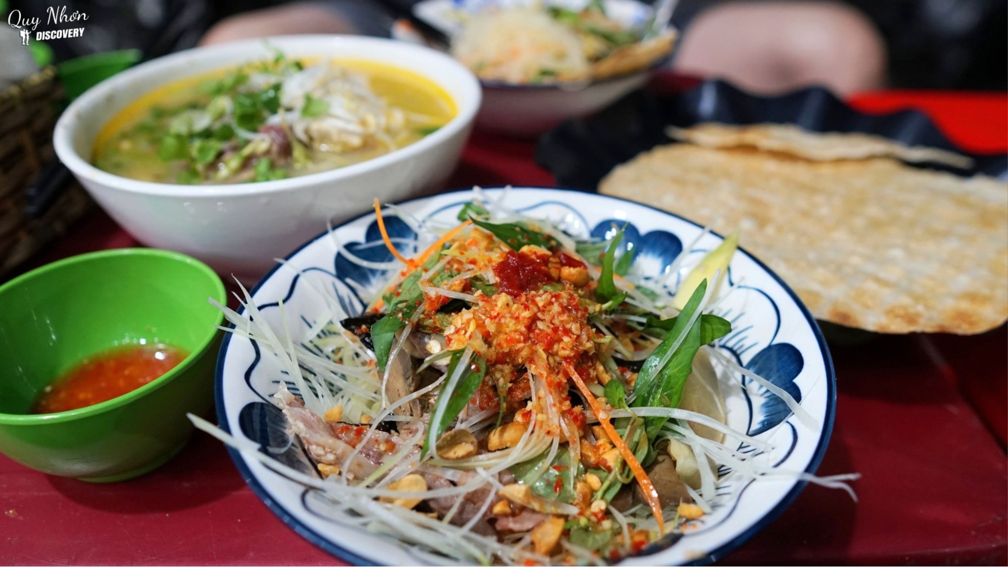 Gỏi bò Cô Lan chua ngọt đậm vị, thịt mềm, rau tươi hấp dẫn