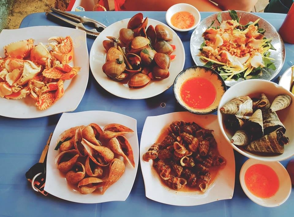 Ốc tươi ngon, chế biến đa dạng cùng nước chấm cay đặc trưng