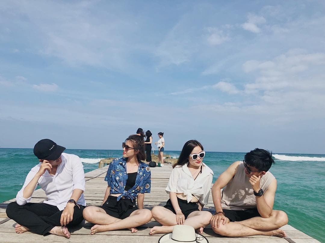 Trang phục thoải mái khi khám phá bãi Rạng