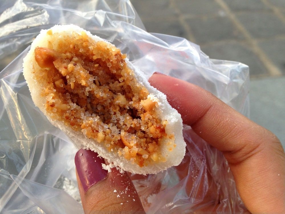 Bánh nhỏ xinh, nhân đậu phộng béo ngậy, giá rẻ bất ngờ