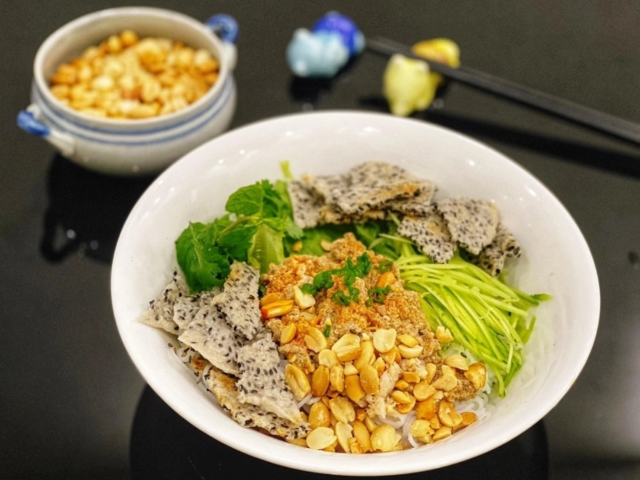 Ghé quán 85 Hoàng Văn Thụ để ăn món bún rạm chuẩn vị nhé