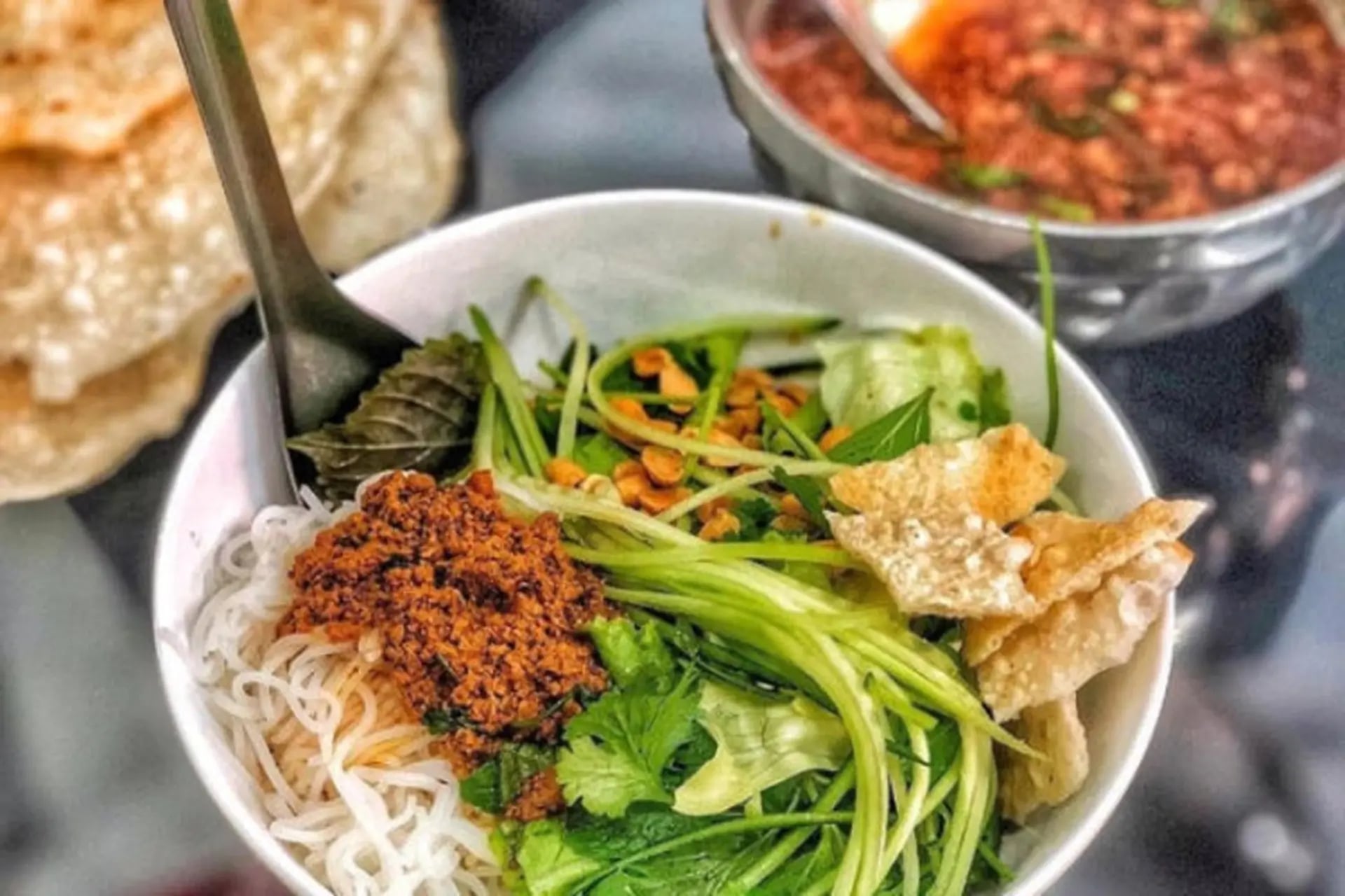 Thịt rạm chắc ngọt, nước dùng thơm, bún thủ công dai