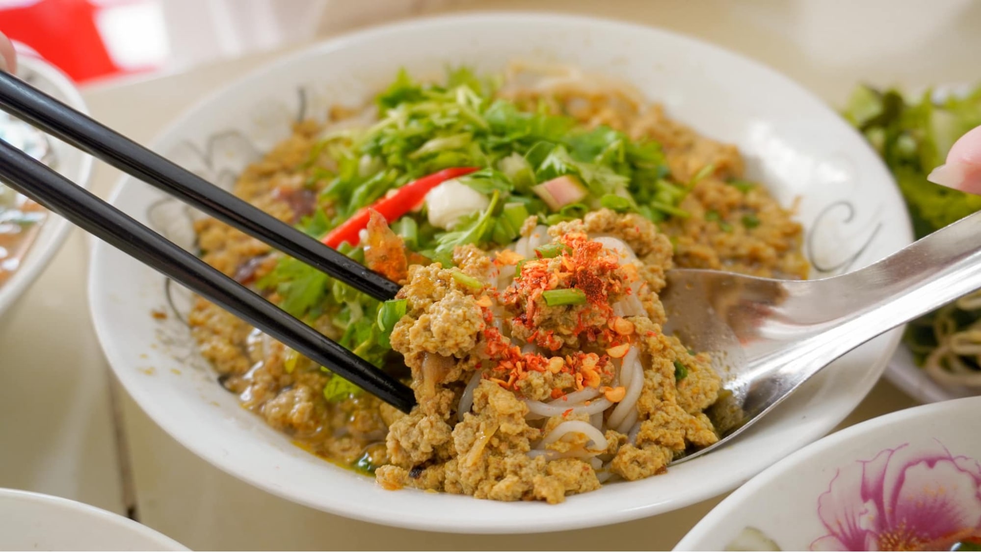 Nước rạm đậm đà, ngọt thanh, sợi bún mềm chuẩn vị