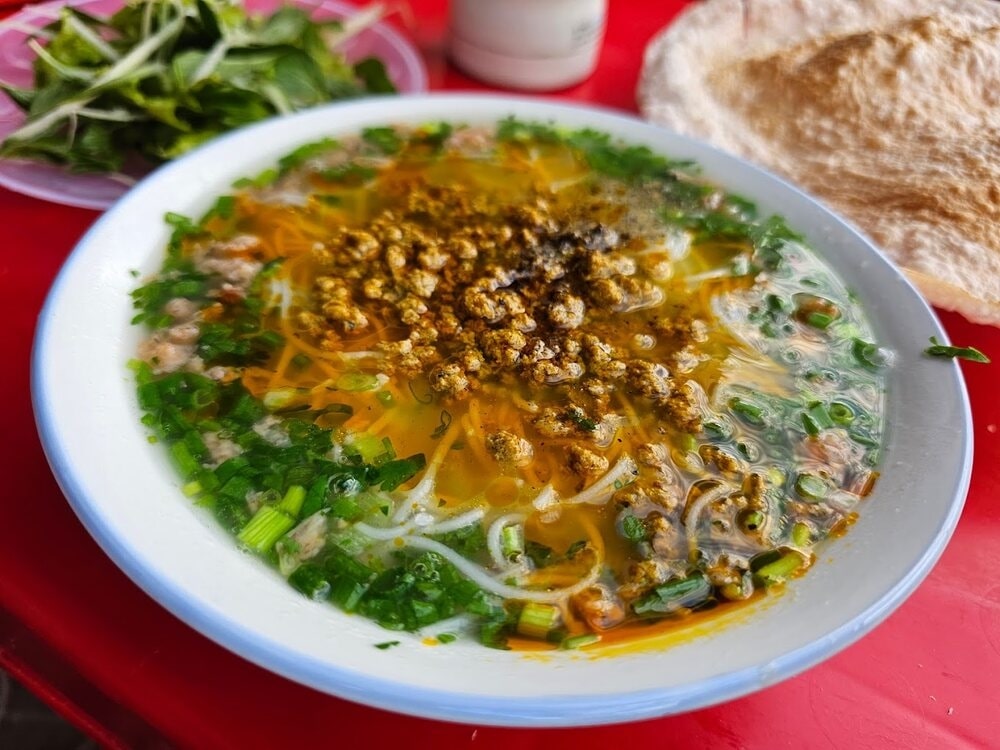 Tô bún đầy đặn, giá rẻ, hương vị đậm đà, hợp túi tiền mọi người