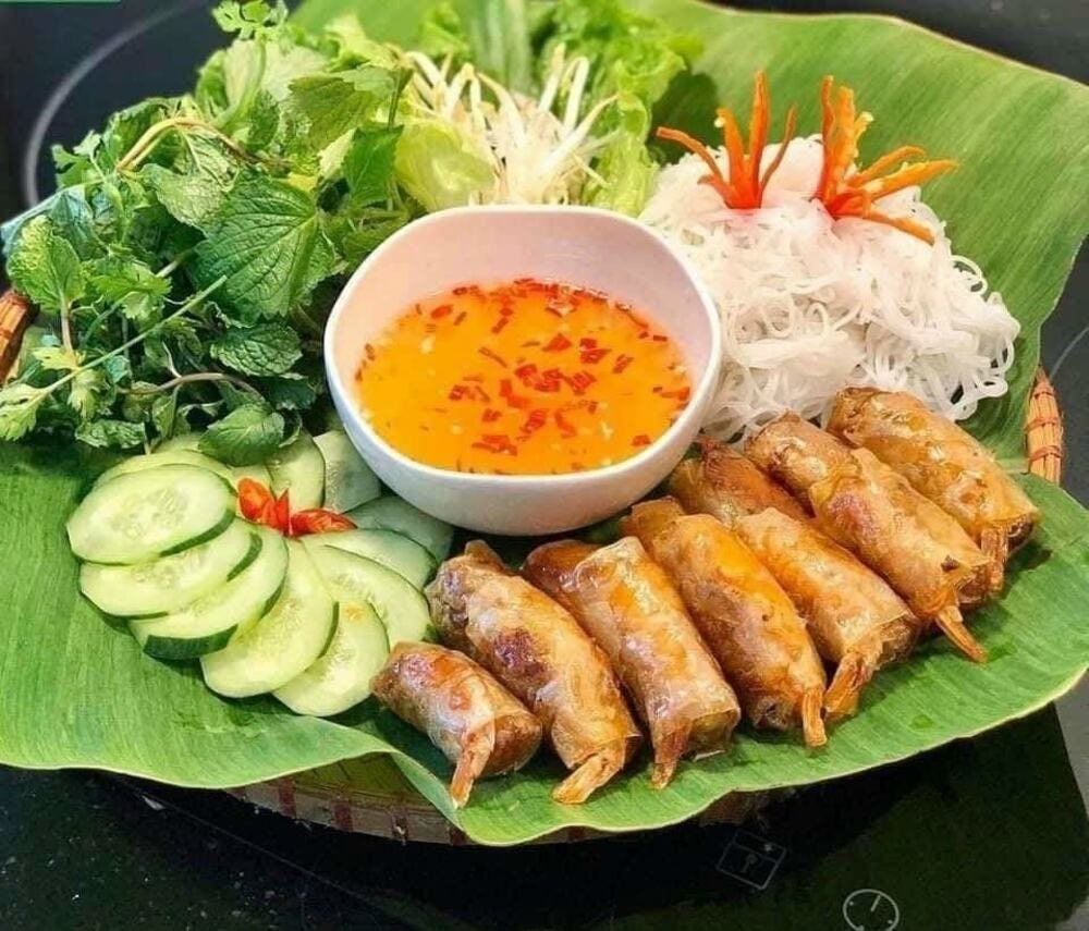 Những cuốn chả ram vàng rộm, hấp dẫn