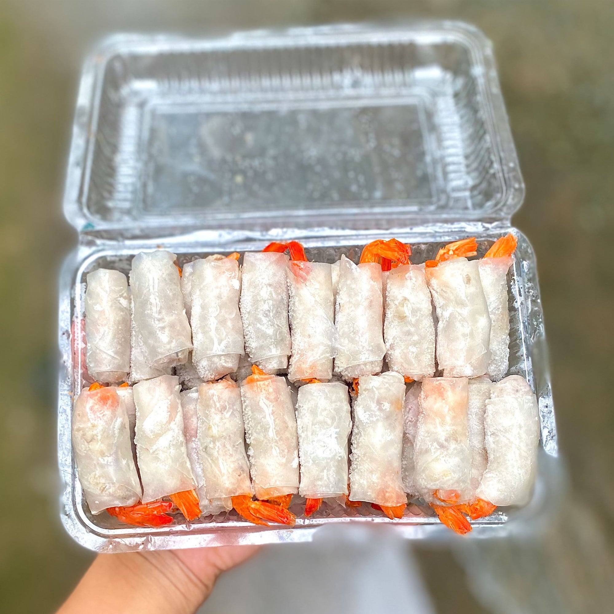 Tôm tươi có màu hồng tự nhiên