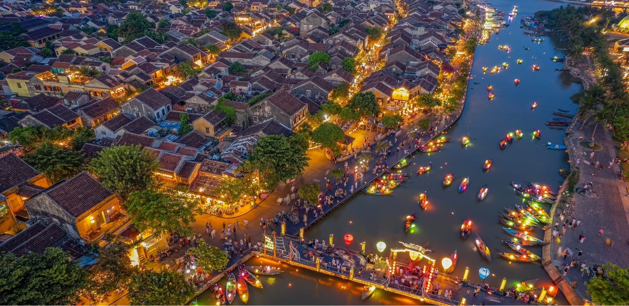 Không gian chợ đêm Hội An nhìn từ trên cao