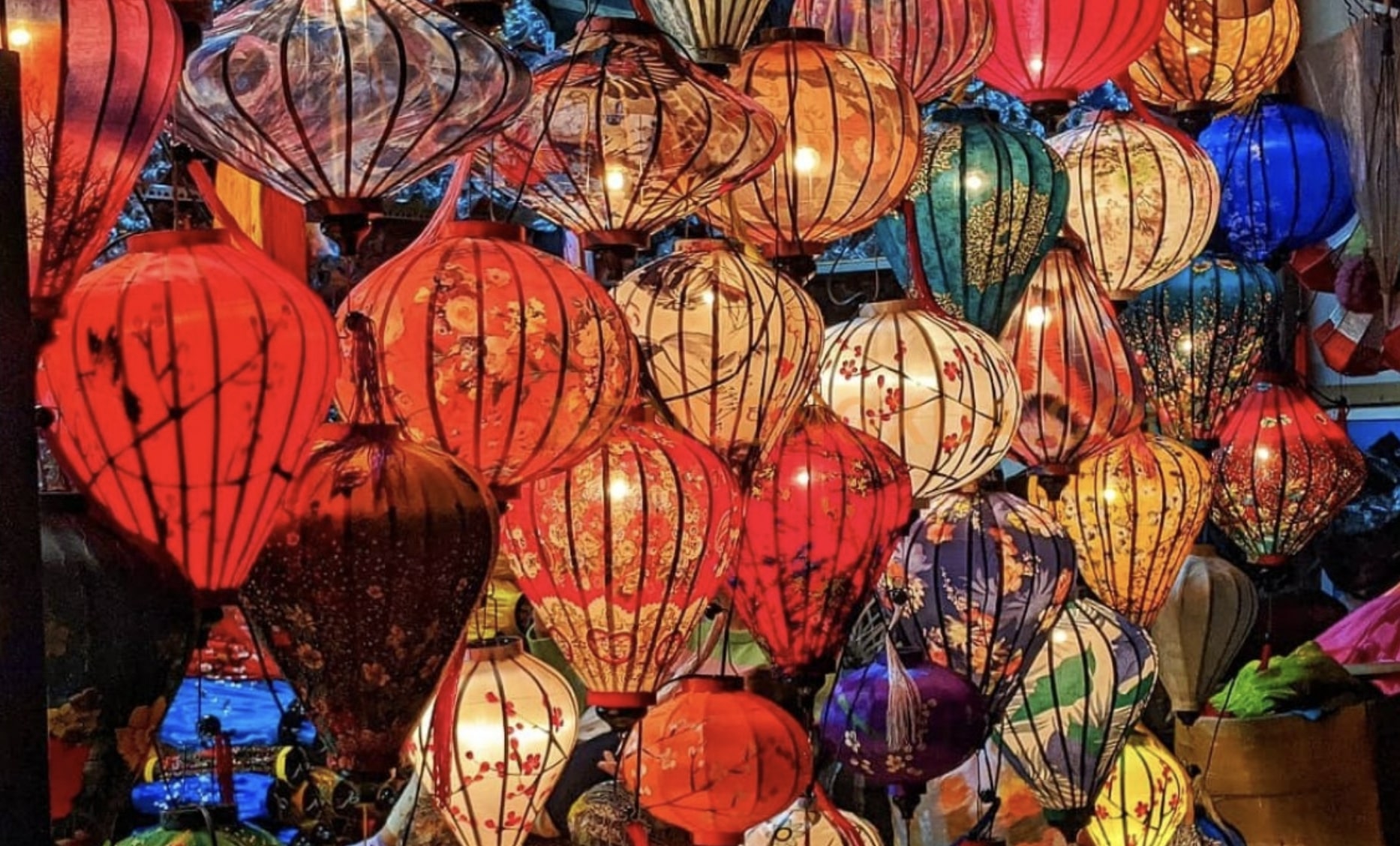 Mua đèn lồng phố Hội về làm quà rất lý tưởng