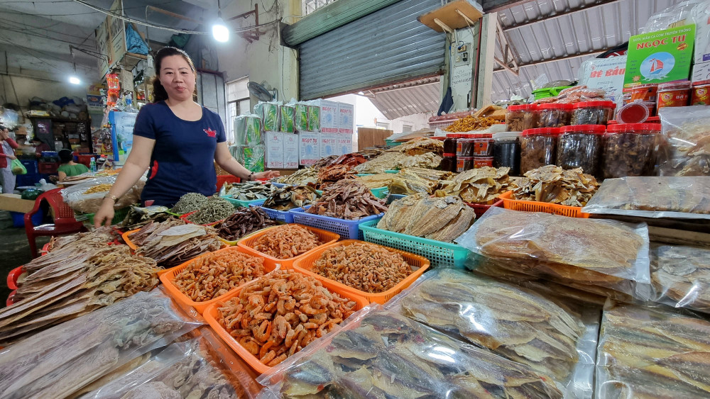 Quẩy hải sản khô cũng là sự lựa chọn cho du khách khi tìm quà tặng người thân