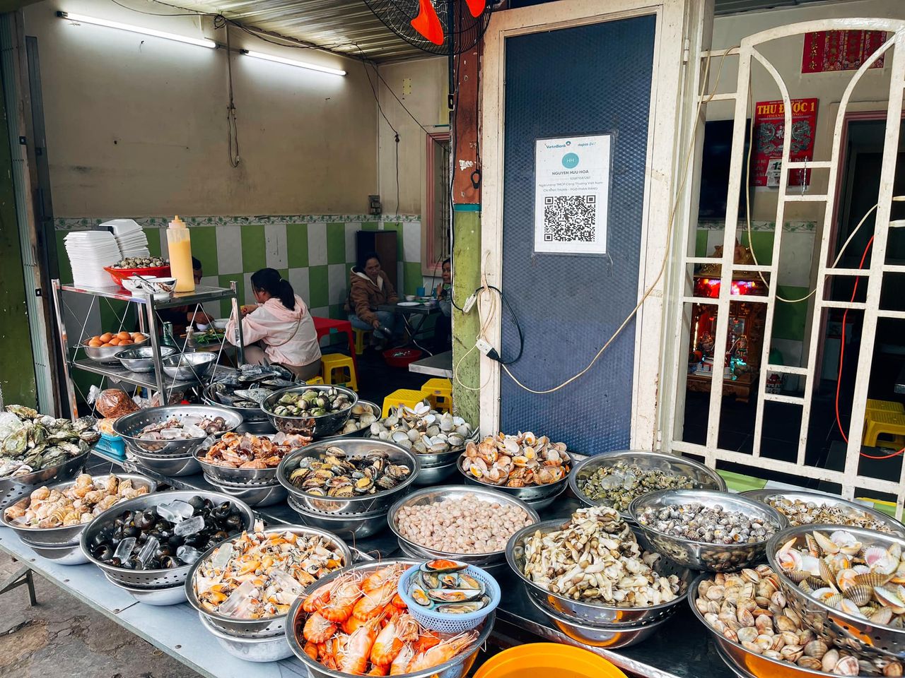 Hải sản tại chợ vô cùng đa dạng và bắt mắt