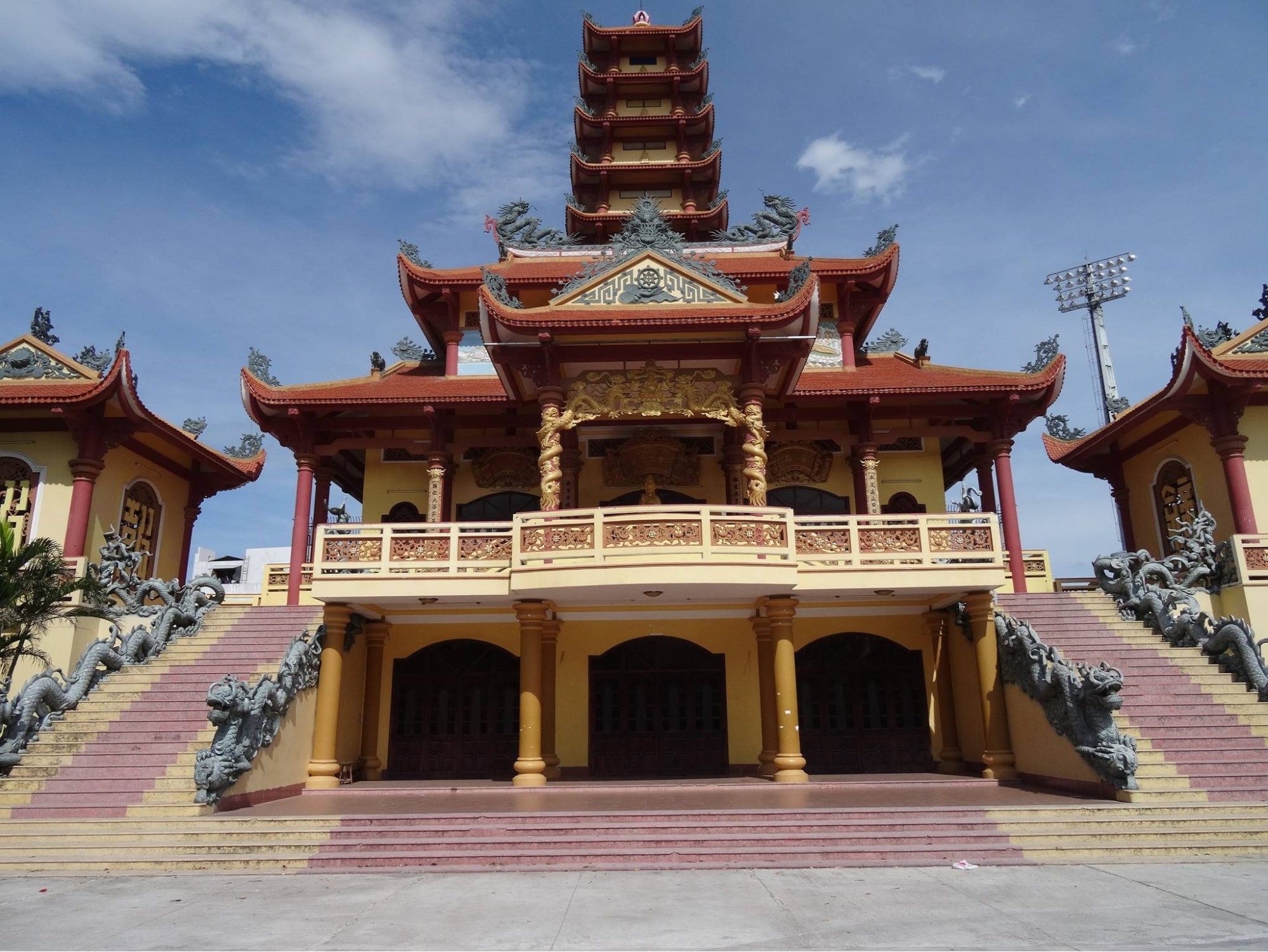 Kiến trúc tam quan truyền thống tại chùa