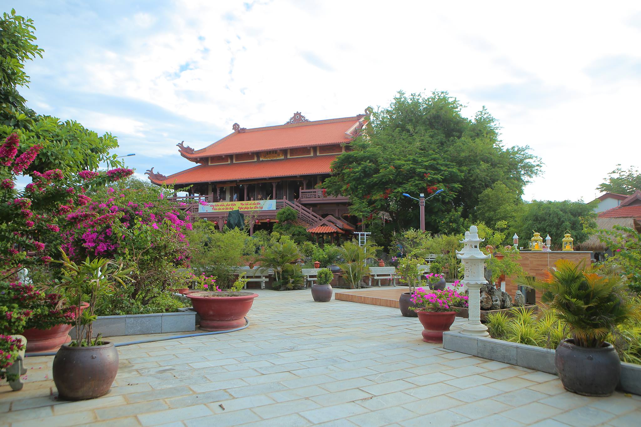 Chùa Quán Âm mang đến không gian thanh tịnh cho lữ khách