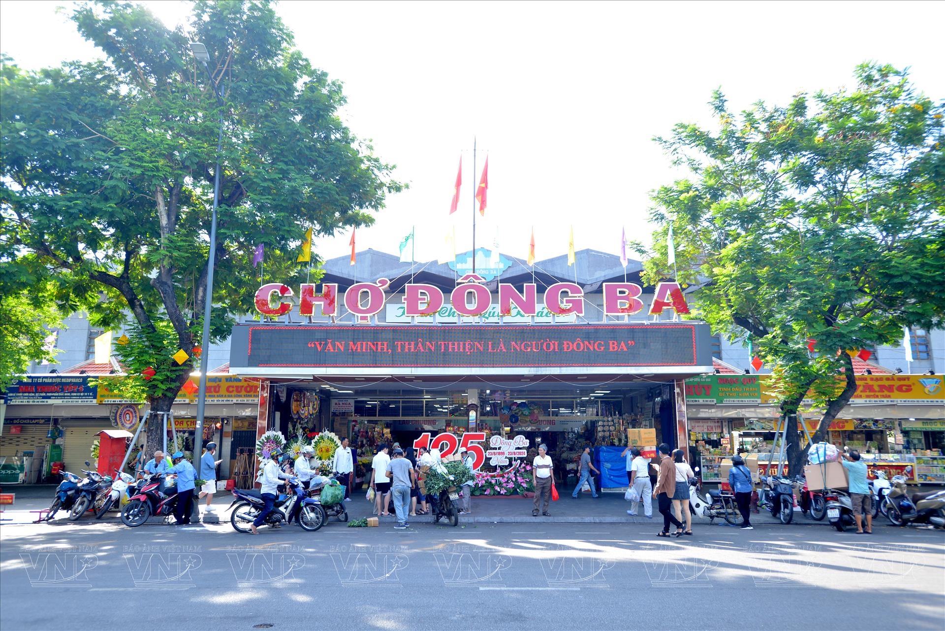 Chợ Đông Ba - địa điểm mua sắm đặc sản Huế