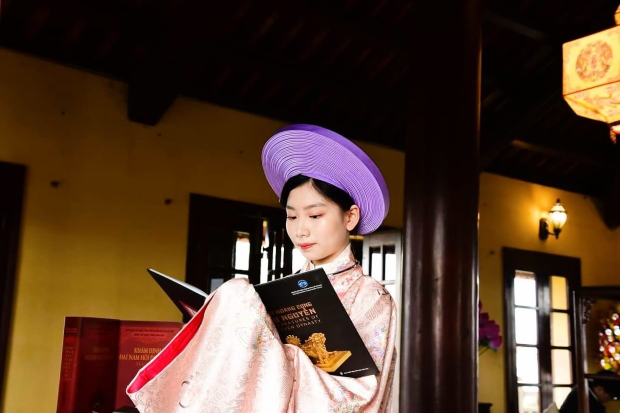Đọc sách, tìm hiểu lịch sử tại Lầu Tứ Phương Vô Sự