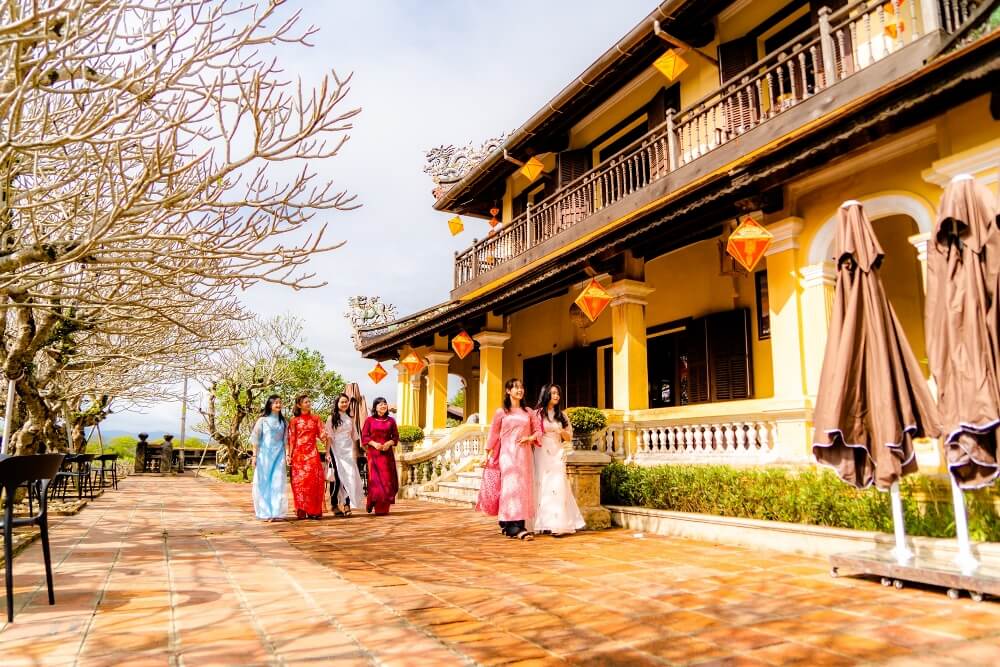 Ăn mặc lịch sự tôn trọng không gian di tích